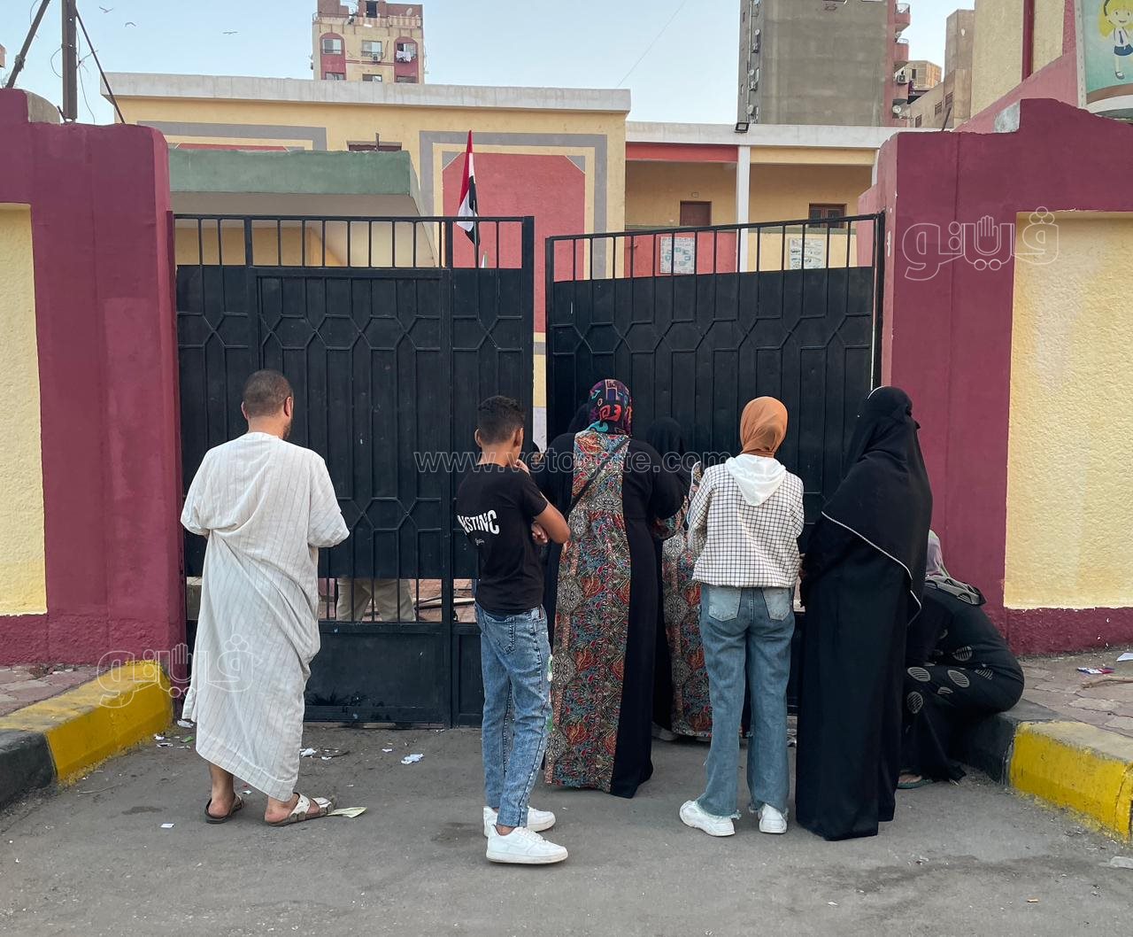 بدء توافد الطلاب على المدارس في أول أيام العام الدراسي الجديد (9)