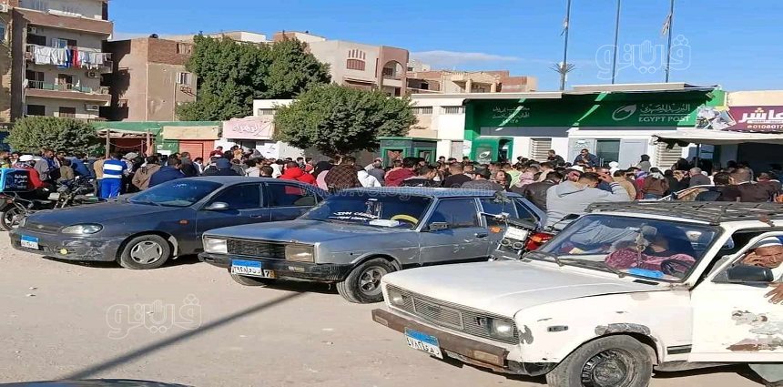 زحام أمام مكاتب بريد الشرقية لسحب كراسات شقق سكن لكل المصريين،فيتو