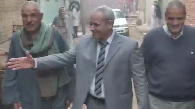 ممر شرفي لتكريم مدير مدرسة في بني سويف