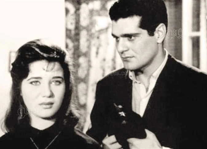 زبيدة ثروت مع عمر الشريف فى فيلم فى بيتنا رجل 