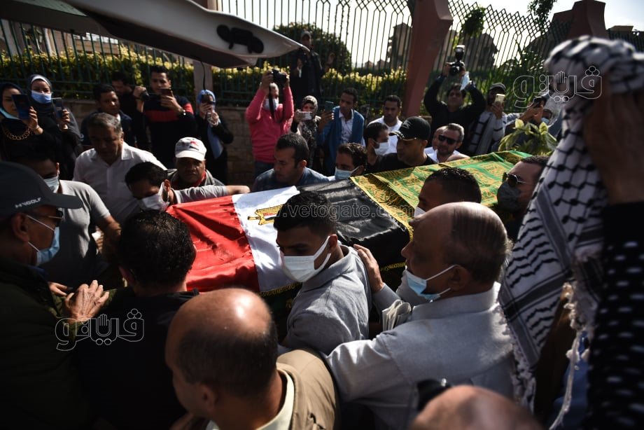 لحظة تشييع جثمان سهير البابلي من مسجد الشرطة (5)