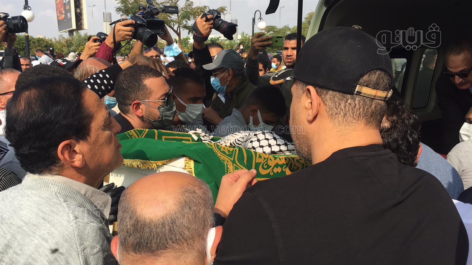 لحظة تشييع جثمان سهير البابلي من مسجد الشرطة (9)