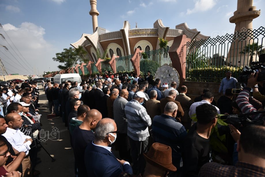 لحظة تشييع جثمان سهير البابلي من مسجد الشرطة (16)