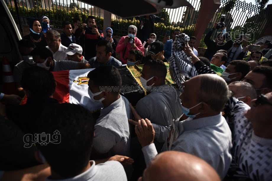 لحظة تشييع جثمان سهير البابلي من مسجد الشرطة (18)