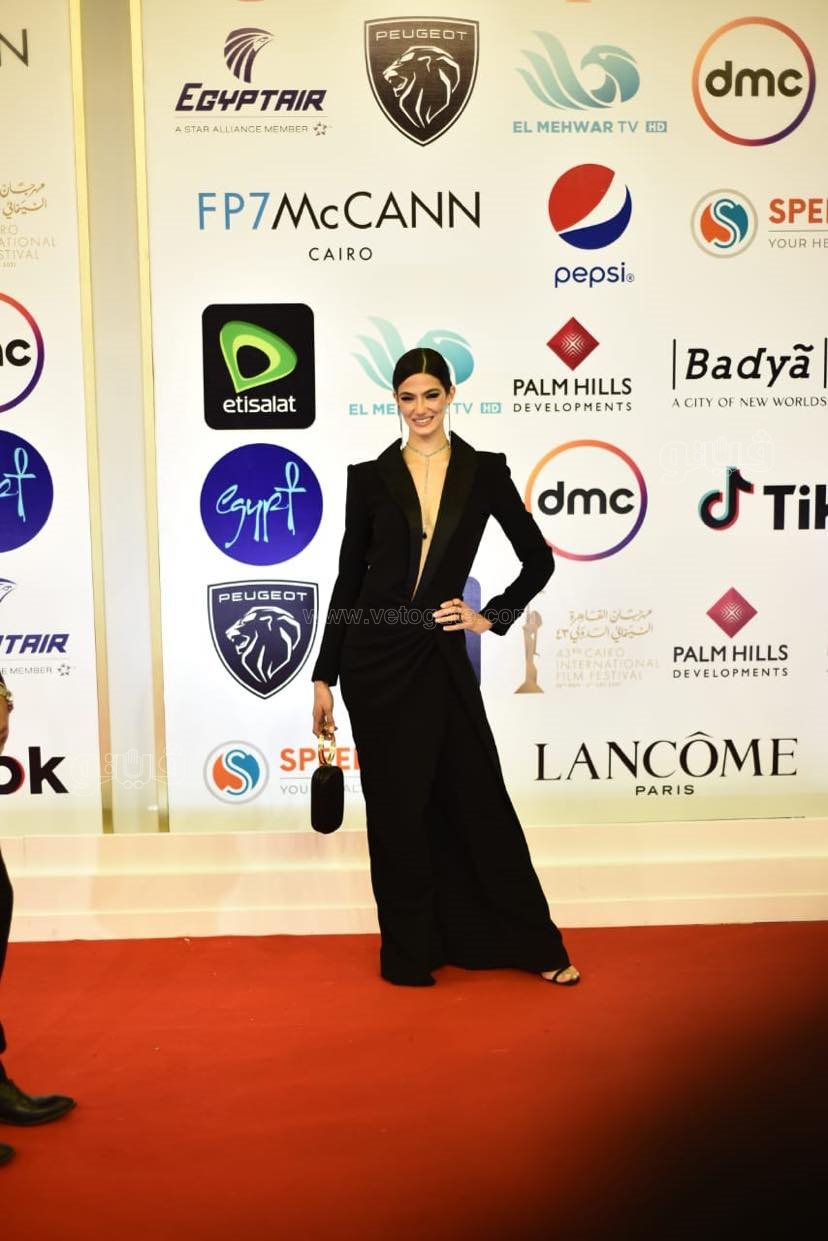 نجمات تألقن بالأسود في افتتاح مهرجان القاهرة السينمائي (3)