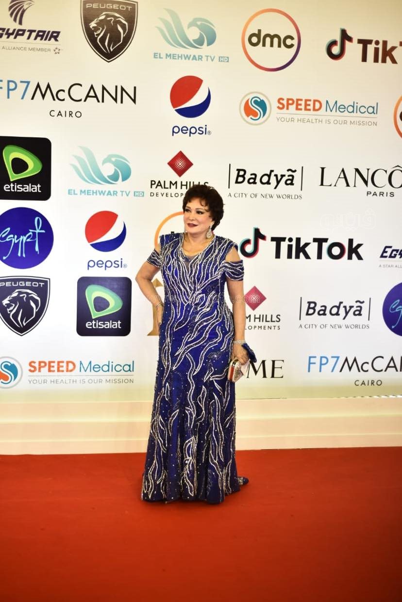 فساتين بأجمل الألوان على ريد كاربت مهرجان القاهرة السينمائي (11)