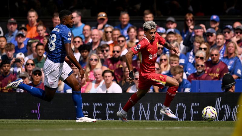 ليفربول يكتسح إيبسويتش برباعية في الدوري الإنجليزي 