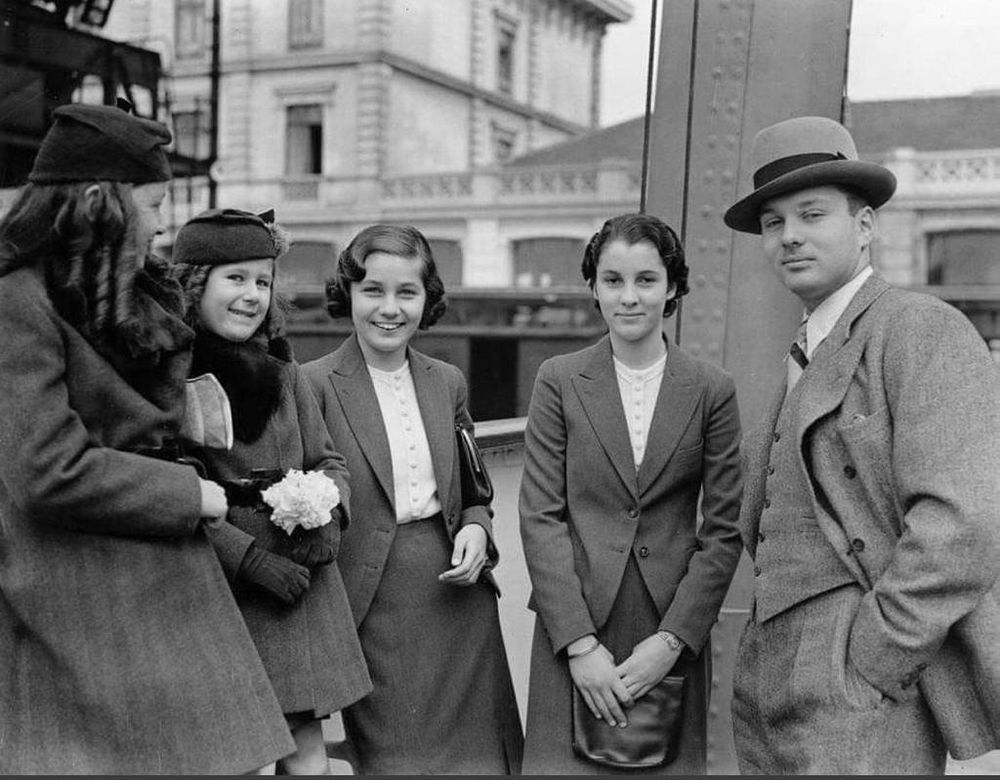 فاروق مع شقيقاته