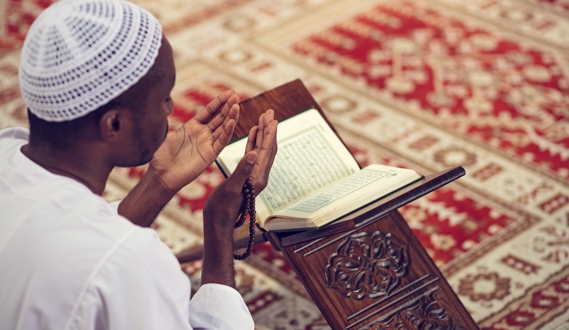 موعد اذان العشاء