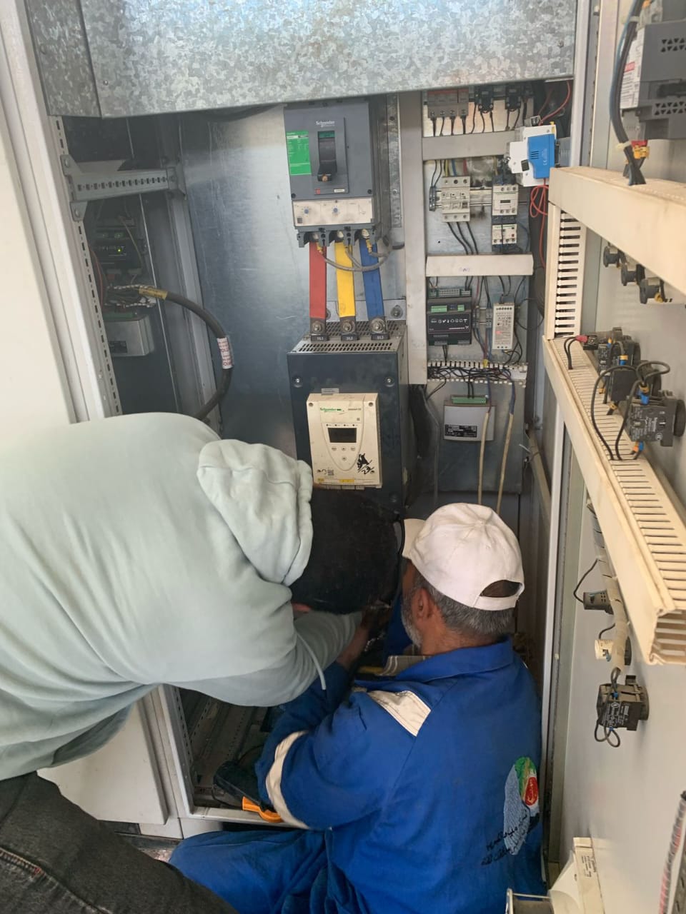 جانب من أعمال الصيانة،فيتو