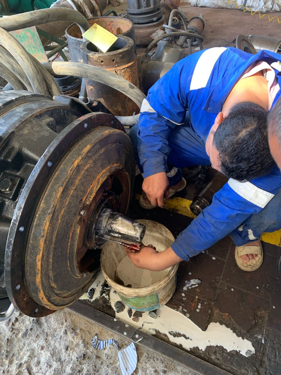 جانب من أعمال الصيانة،فيتو