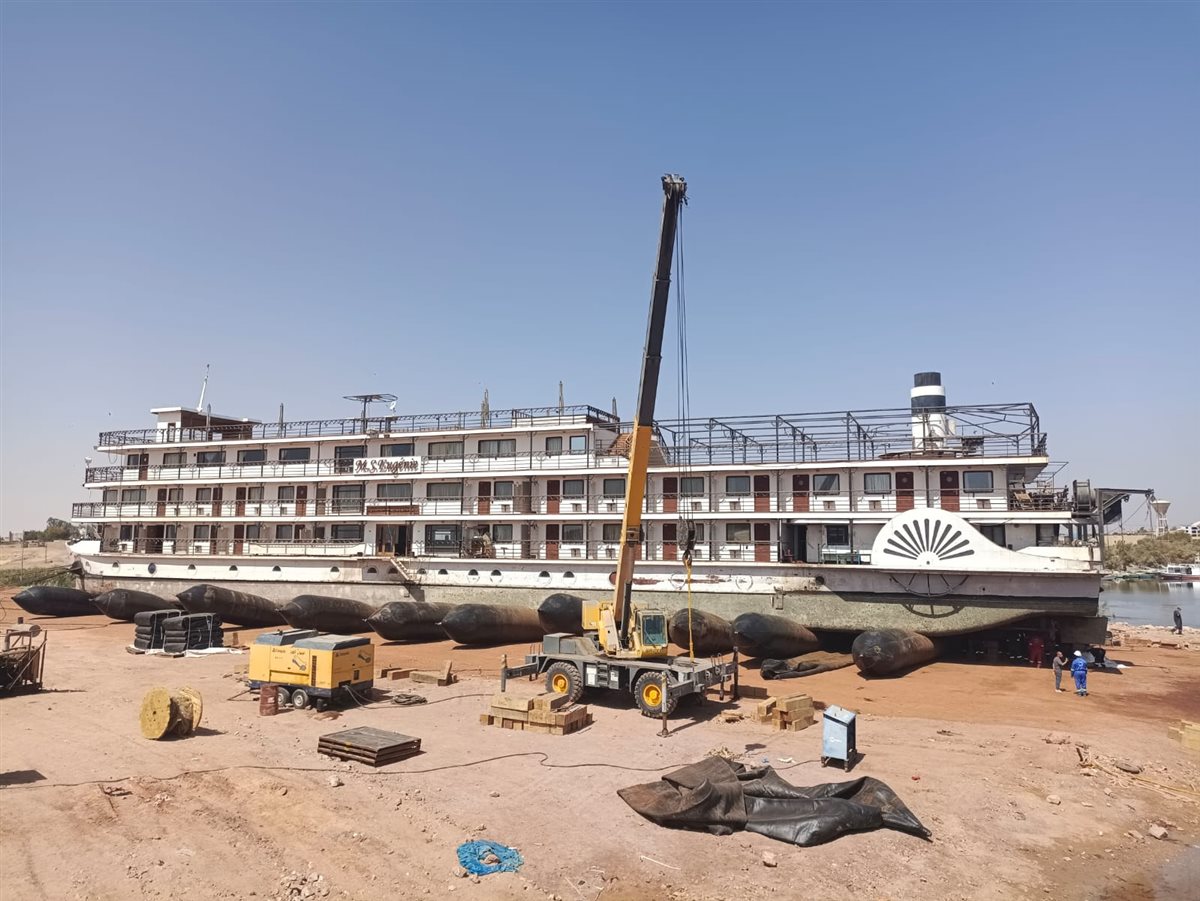 جانب من أعمال اصلاح الفندق العائم أوجيني، فيتو