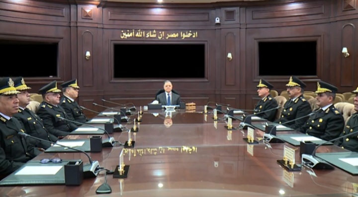 تفاصيل اجتماع وزير الداخلية مع مساعديه لمراجعة خطة عيد الفطر المبارك.. رسائل محمود توفيق: تكثيف التواجد الأمني بكافة أنحاء الجمهورية ورفع حالة الاستنفار.. تشديد الرقابة على الأسواق والتصدي لكافة محاولات إفساد فرحة المصريين