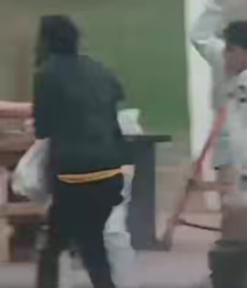 فيديو يرصد لحظة التعدى على شاب أفريقي الجنسية باحد شوارع الق