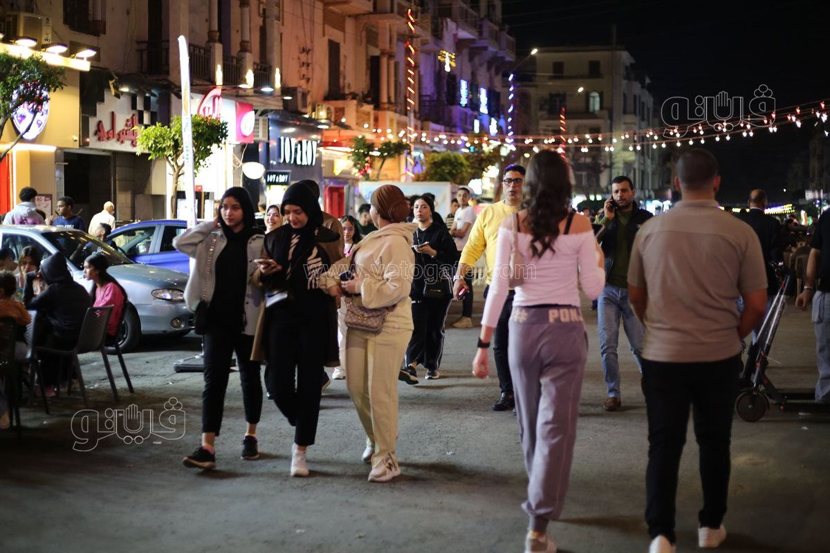 إقبال على محلات ألعاب الأطفال في حدائق المعادي بليلة عيد الفطر (28)