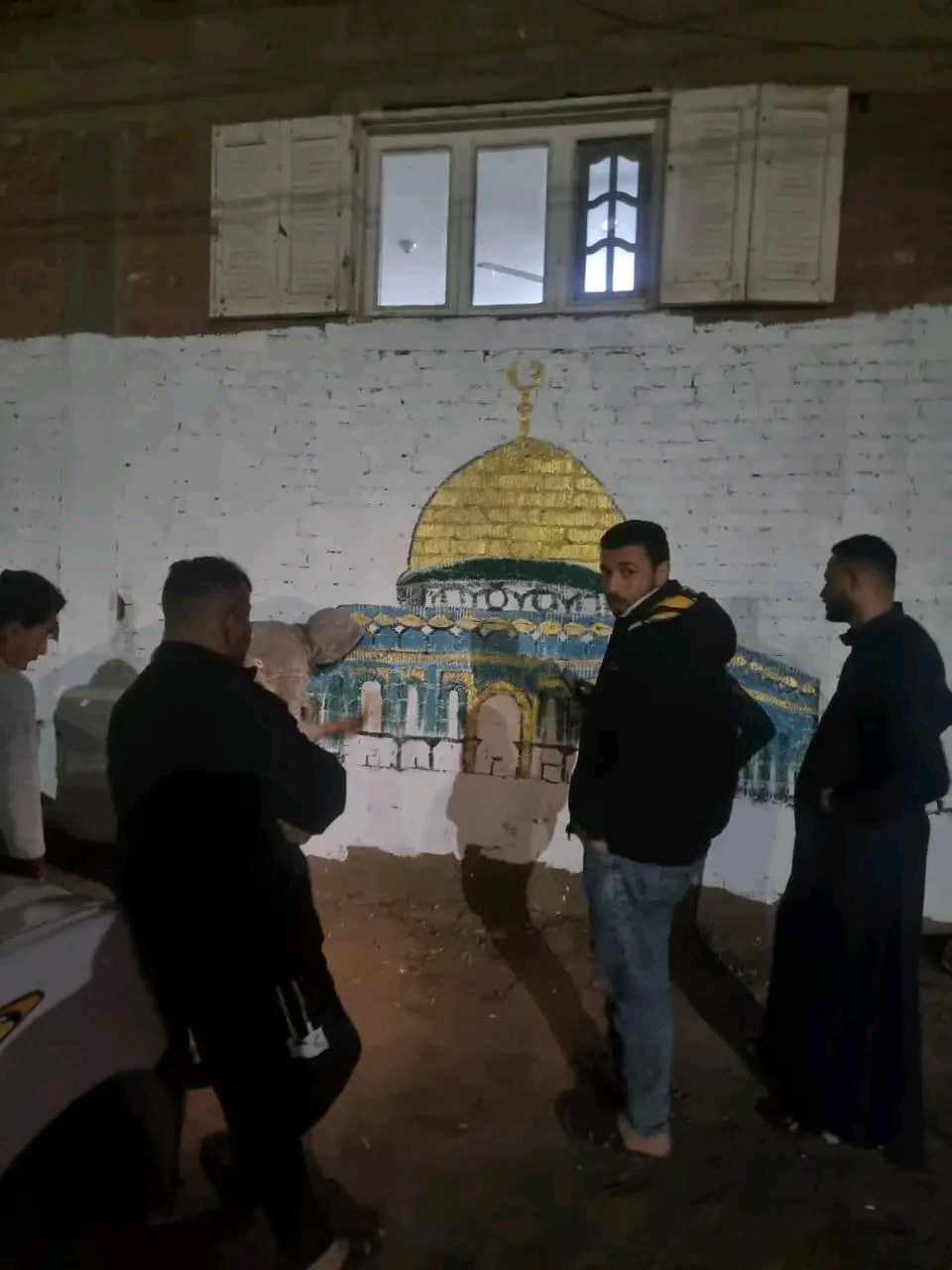 تعليق الأعلام والبالونات والرسم علي الجدران،فيتو3