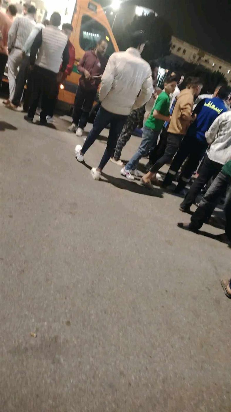 صبي يدهس مواطنين بسيارة أمام أحد المحلات فى الشرقية،فيتو1