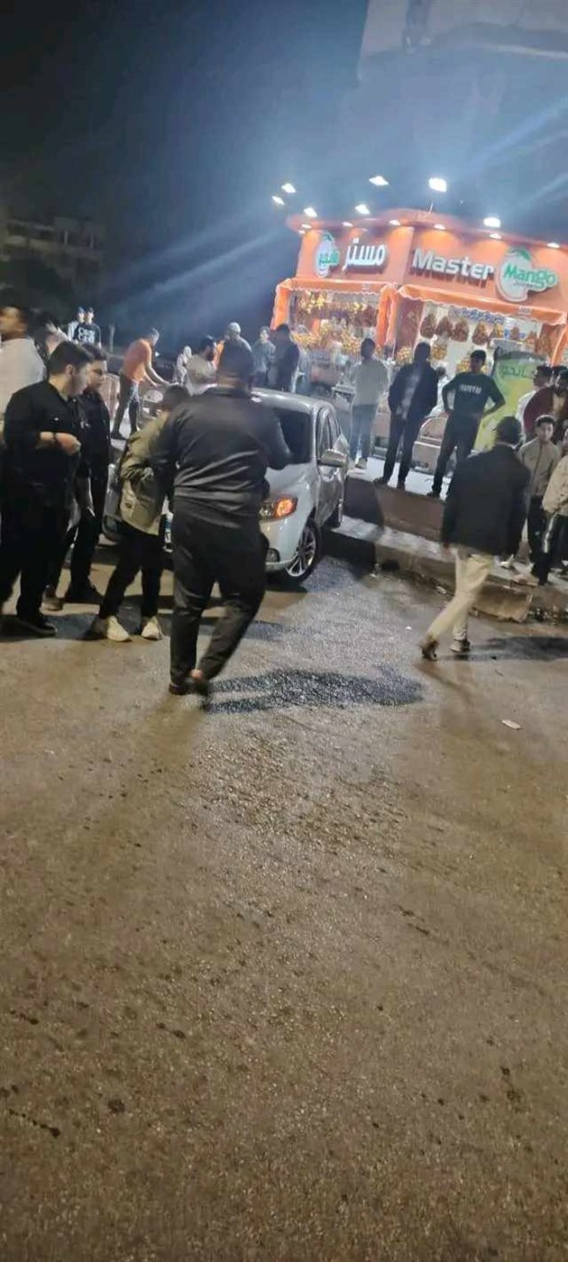 صبي يدهس مواطنين بسيارة أمام أحد المحلات فى الشرقية،فيتو3