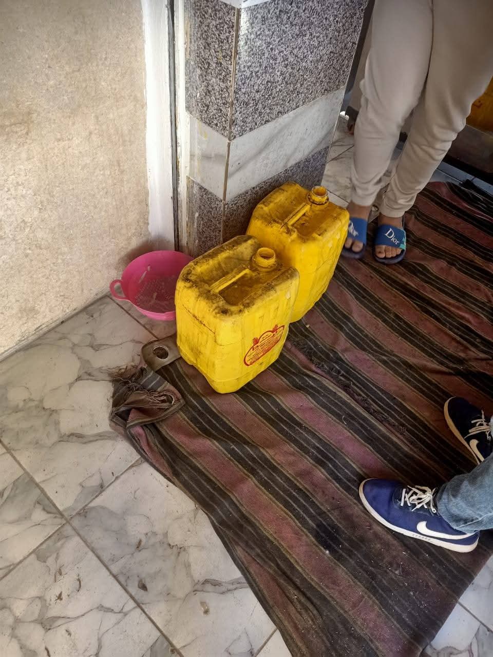 جانب من الحملات،فيتو