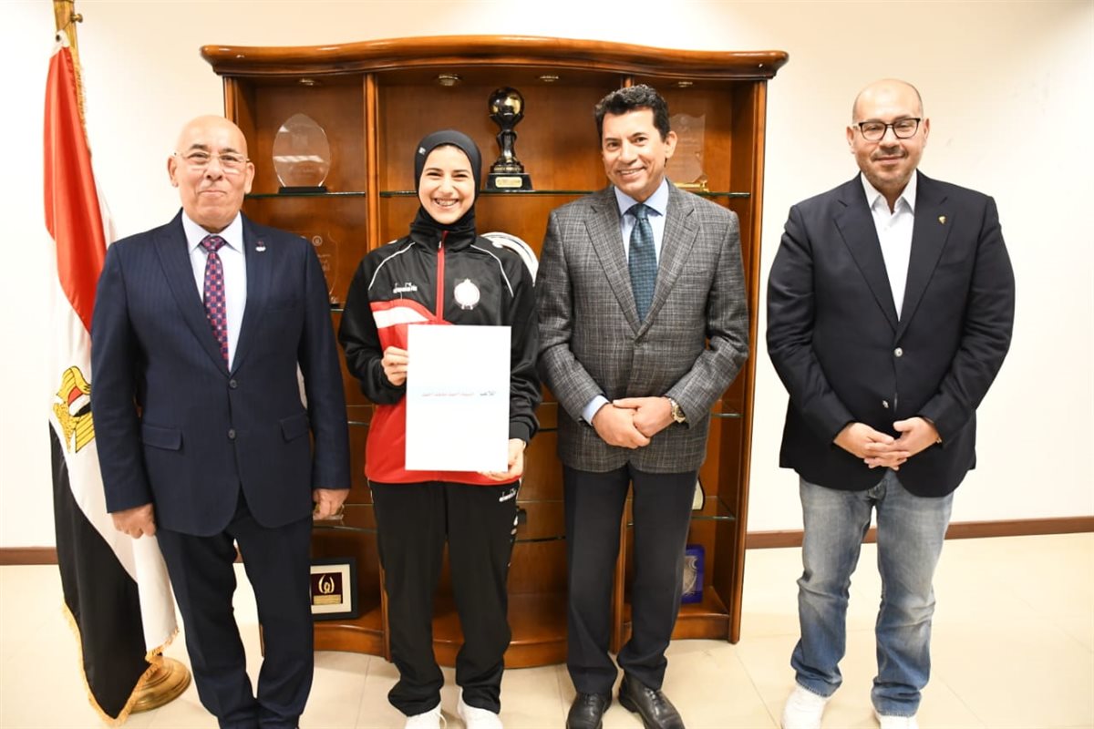 وزير الرياضة ورئيس اللجنة الأولمبية يكرمان أبطال منتخبات الكاراتيه