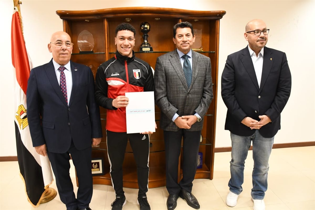وزير الرياضة ورئيس اللجنة الأولمبية يكرمان أبطال منتخبات الكاراتيه