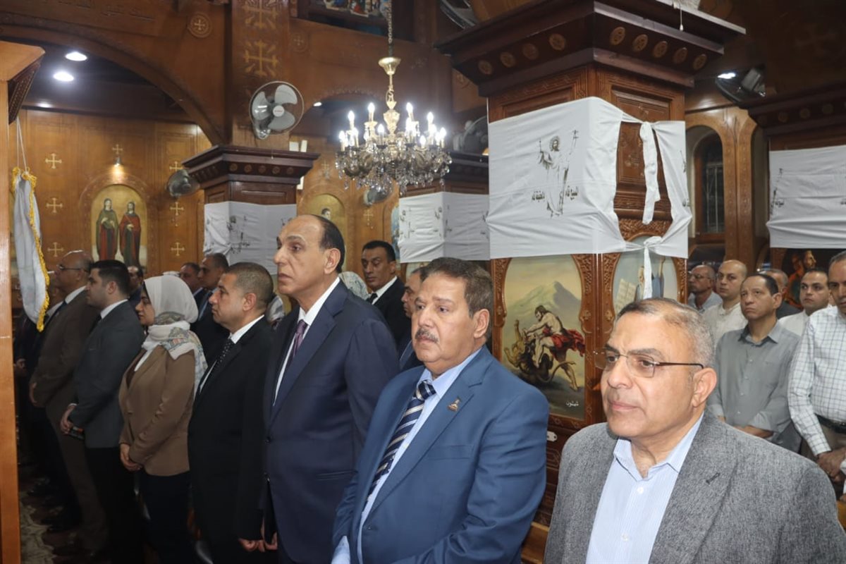 محافظ القليوبية خلال قداس عيد القيامة،فيتو