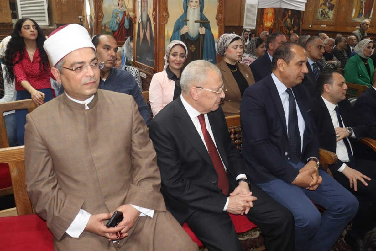 محافظ القليوبية خلال قداس عيد القيامة،فيتو