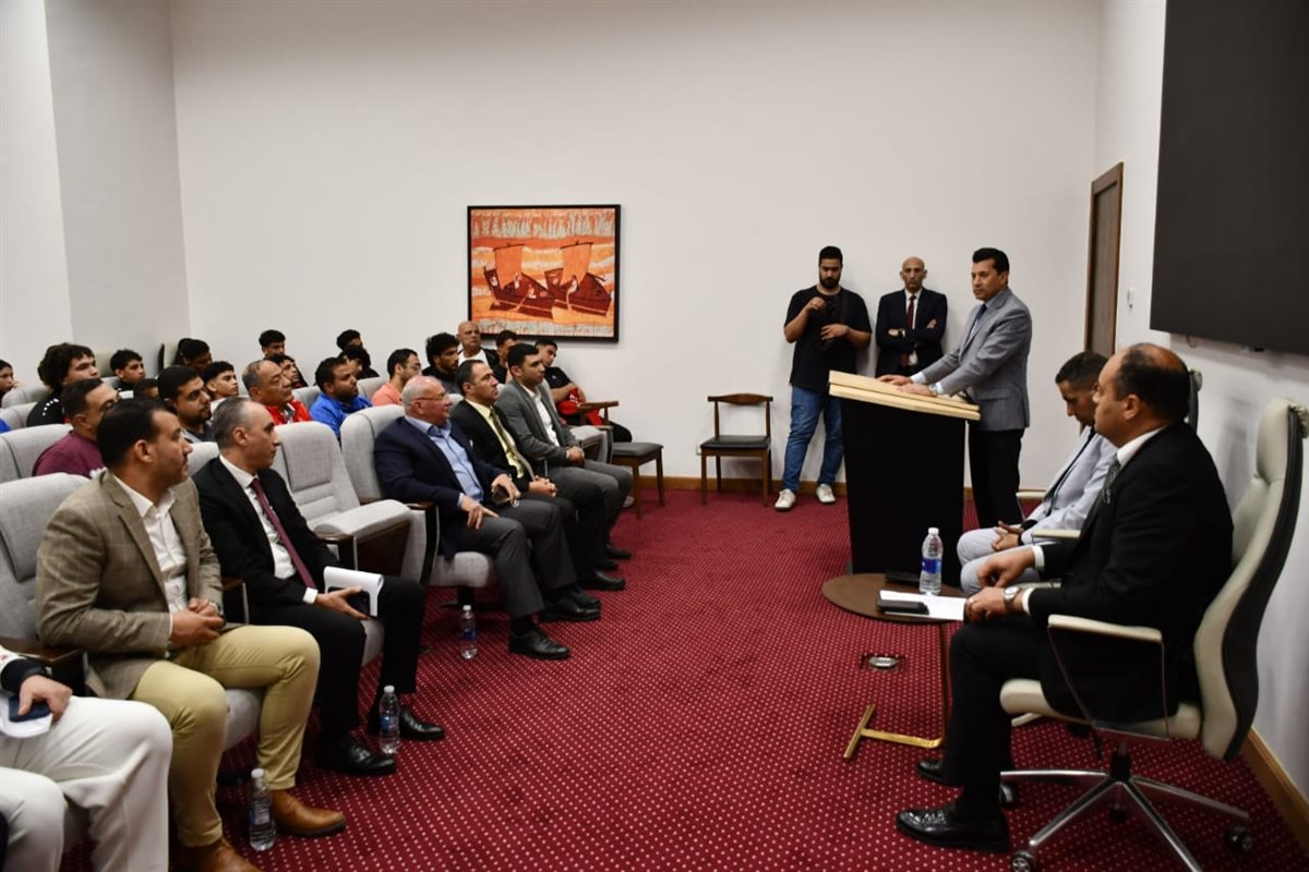 أشرف صبحي يجتمع باتحاد المصارعة ومنتخب مصر استعدادا للبطولة الأفريقية بالمغرب