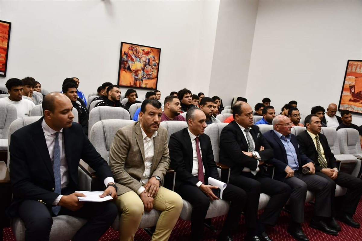 أشرف صبحي يجتمع باتحاد المصارعة ومنتخب مصر استعدادا للبطولة الأفريقية بالمغرب