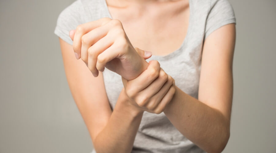 أعراض وأسباب مرض باركنسون