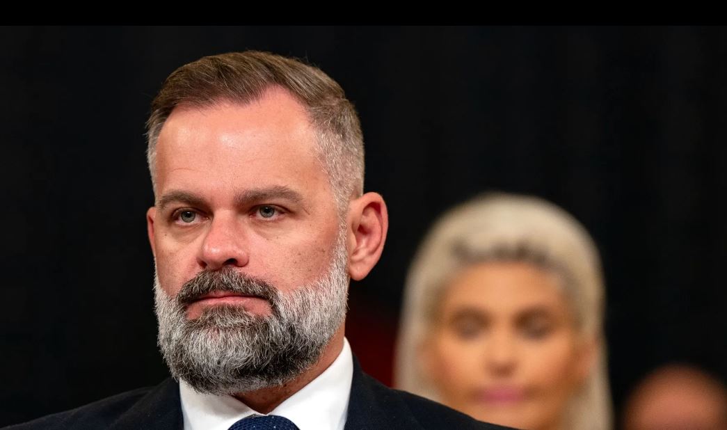 كوري ميلز، فيتو