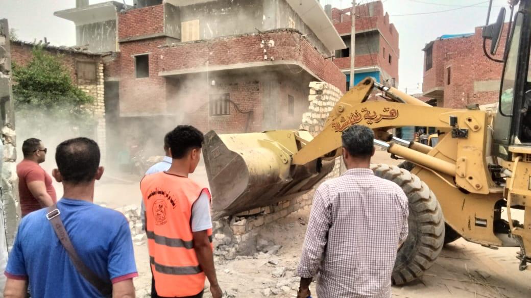 جانب من أعمال الازالة،فيتو