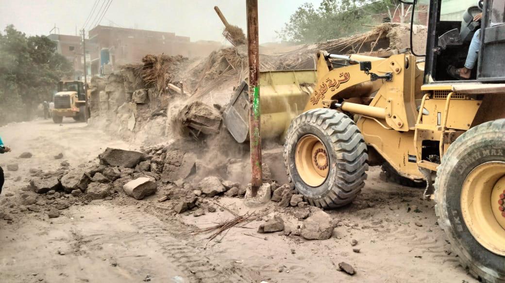 جانب من أعمال الازالة،فيتو