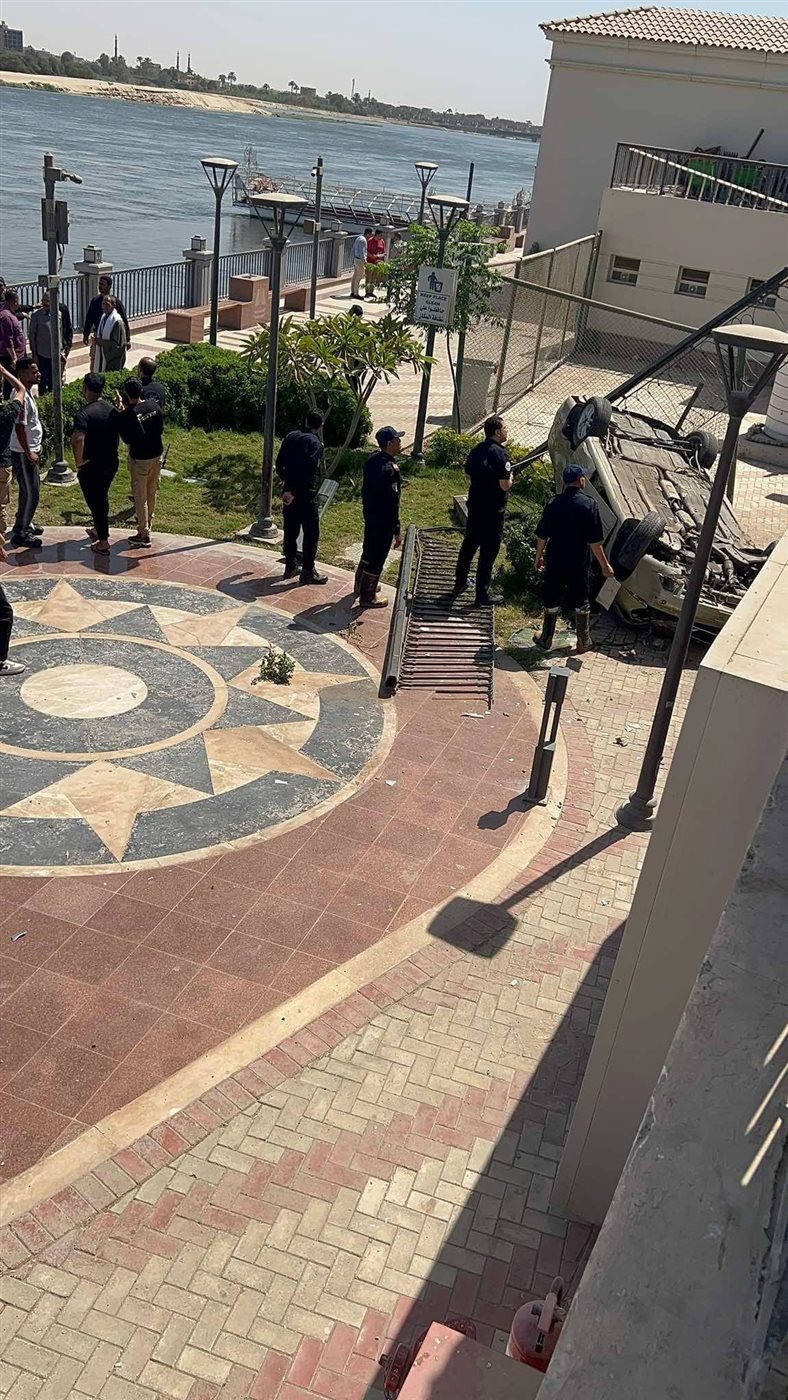 <strong>سقوط سيارة بكورنيش النيل ببني سويف</strong>