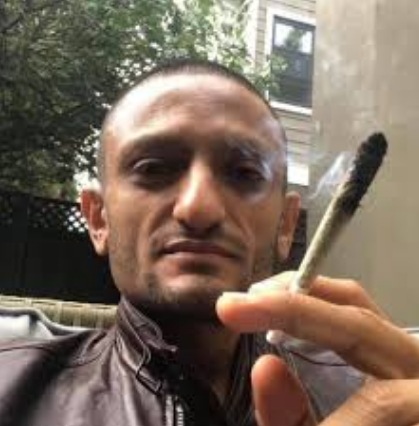 وائل غنيم يكشف تعاطية للمخدرات والكحول، فيتو