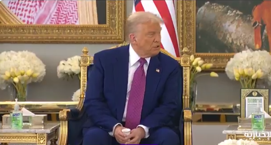 القهوة العربية في يد ترامب ولم يشربها، فيتو