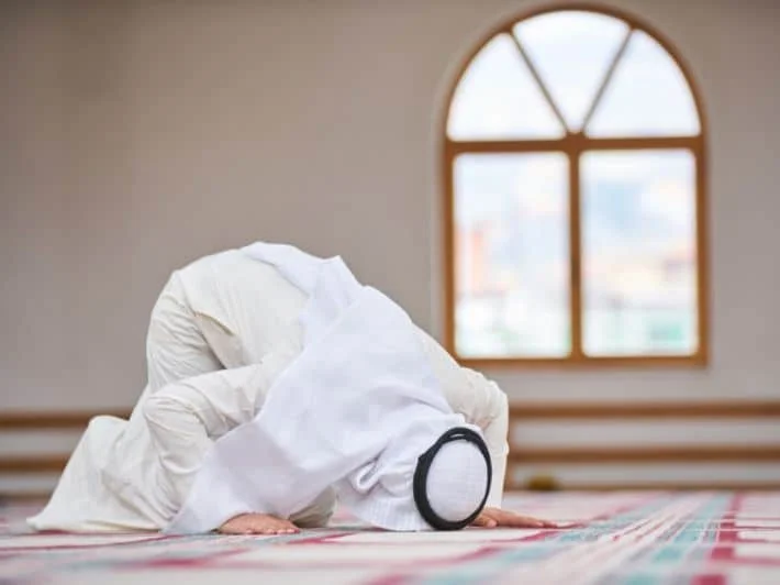 موعد أذان العشاء