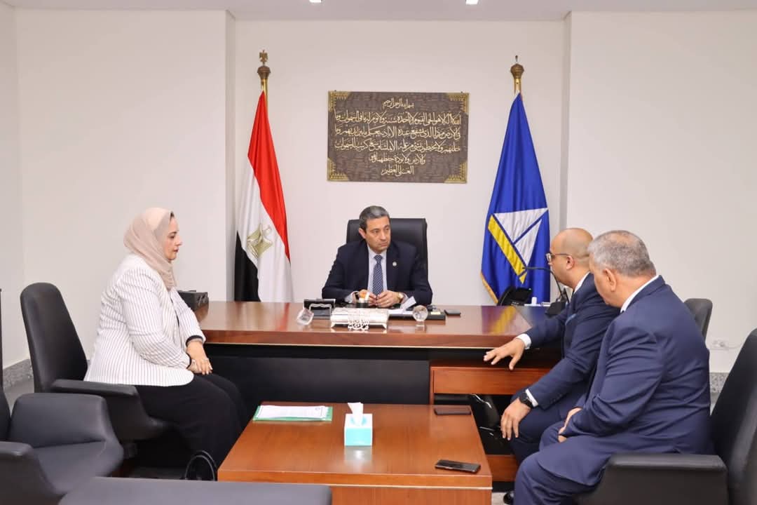 المحافظ يجتمع لمتابعة مستجدات مشروع تطوير مبنى عيادة الطلبة للتأمين الصحي بشطا&nbsp;