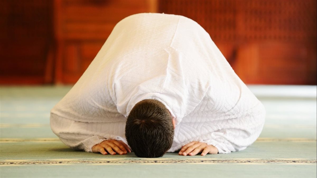 موعد أذان العشاء