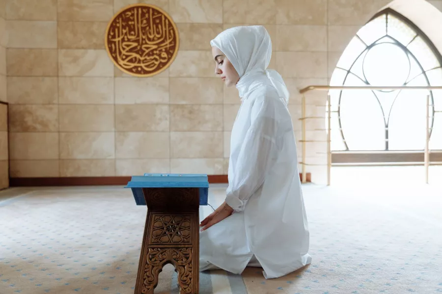 موعد أذان العشاء
