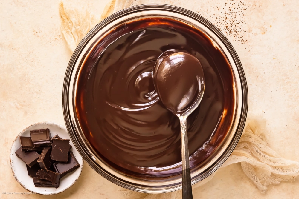 خطوات عمل صوص الشوكولاتة