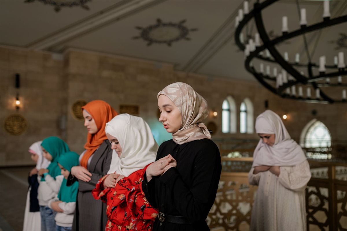 موعد أذان الظهر
