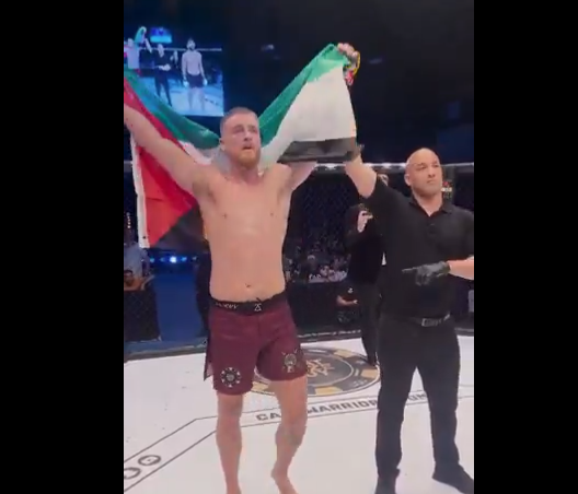 المقاتل الأيرلندي يفوز على الإسرائيلي ويرفع علم فلسطين، فيتو