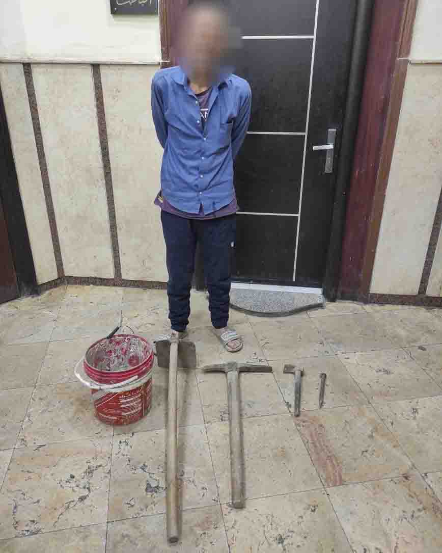 <strong>ضبط عامل للتنقيب عن &nbsp;الآثار داخل منزله بمنطقة الدرب الأحمر</strong>