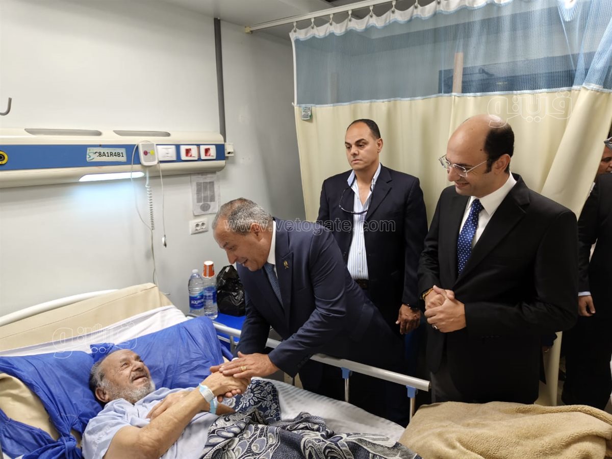محافظ بورسعيد يزور مرضي مستشفي الحياة، فيتو
