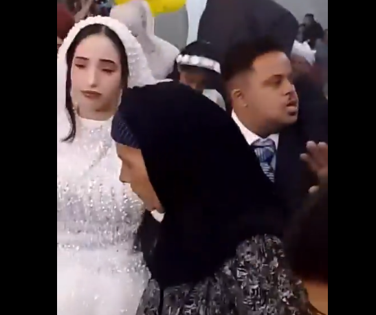 حزن العروس أثناء زفافها على عريس مصاب بمتلازمة داون، فيتو