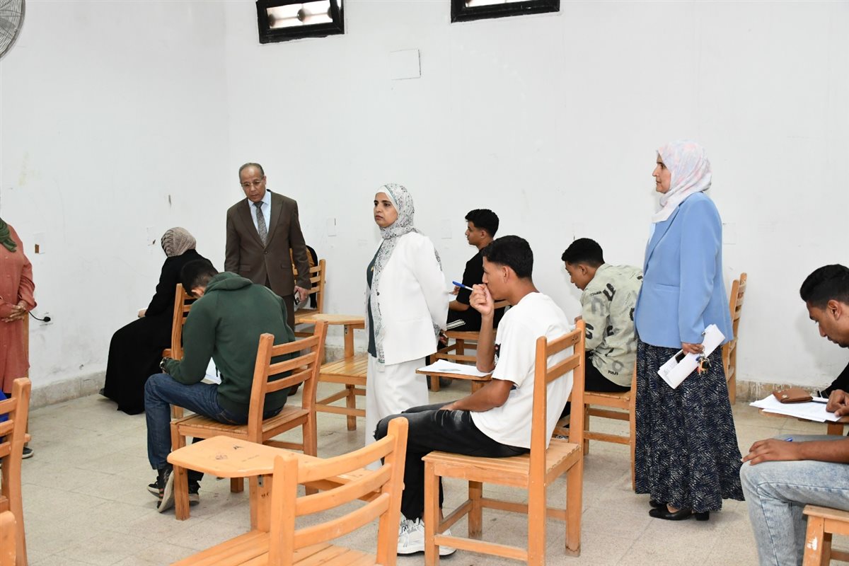 جانب من الامتحانات، فيتو