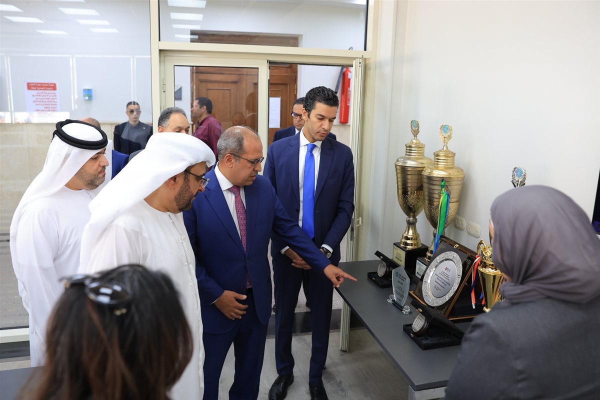 رئيس جامعة حمدان بن محمد في الجامعة البريطانية&nbsp;