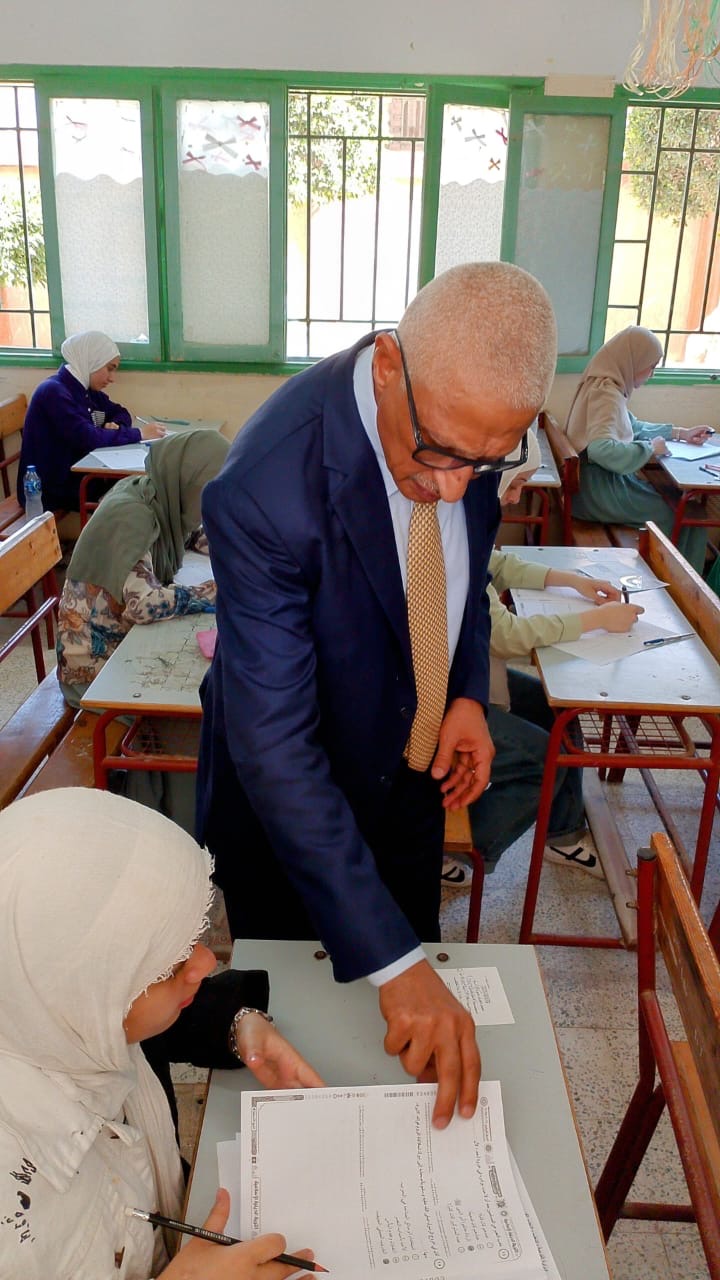 &nbsp;محافظ شمال سيناء يتفقد امتحانات الثانوية بالعريش، فيتو