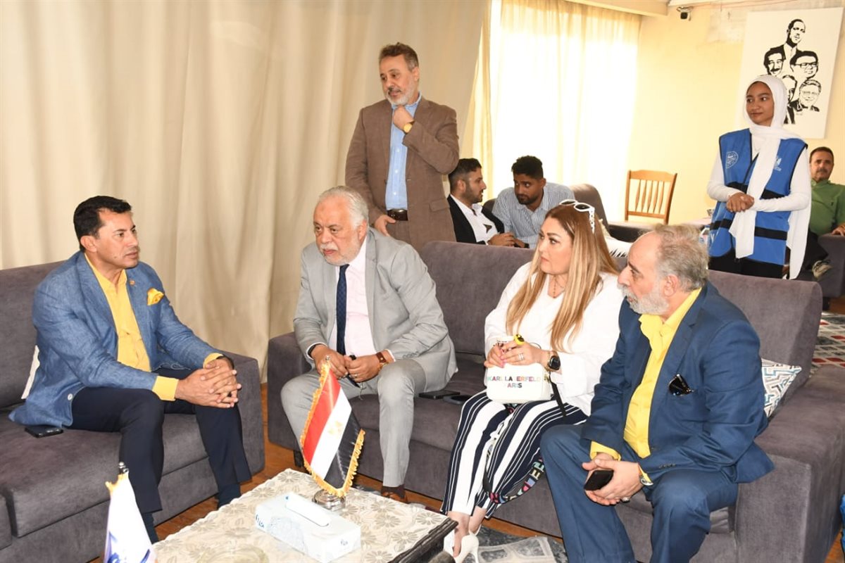 أشرف صبحي يتفقد نادي نقابة المهن التمثيلية ويوجه بتطويره ورفع كفاءته